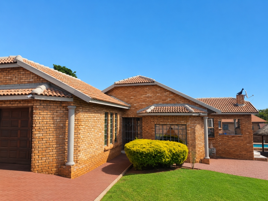 4 Bedroom Property for Sale in Safari Gardens North West
